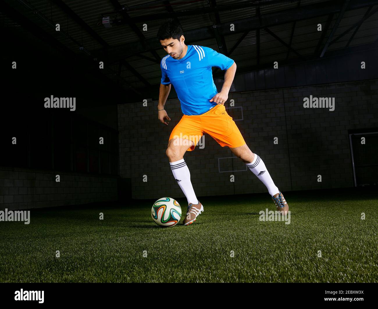 Fußball - Luis Suarez Neuer Adidas Fußballschuh Launch der erste gestrickte  Fußballschuh der Welt, die adidas Samba Primeknit Fußballschuhe Luis Suarez  bringt den neuen adidas Samba Primeknit Fußballschuh auf den Markt der