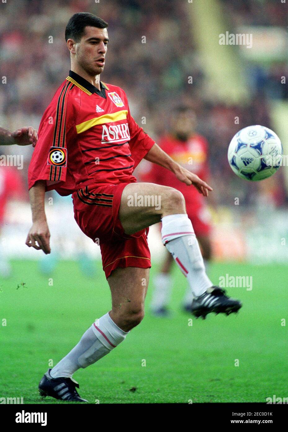 Leverkusen Deutschland 30,10.1999, Fußball: Bundesliga-Saison 1999/2000 Bayer 04 Leverkusen (B04, rot) gegen TSV 1860 München (TSV, blau) 1:1 - Robson PONTE (B04) Stockfoto