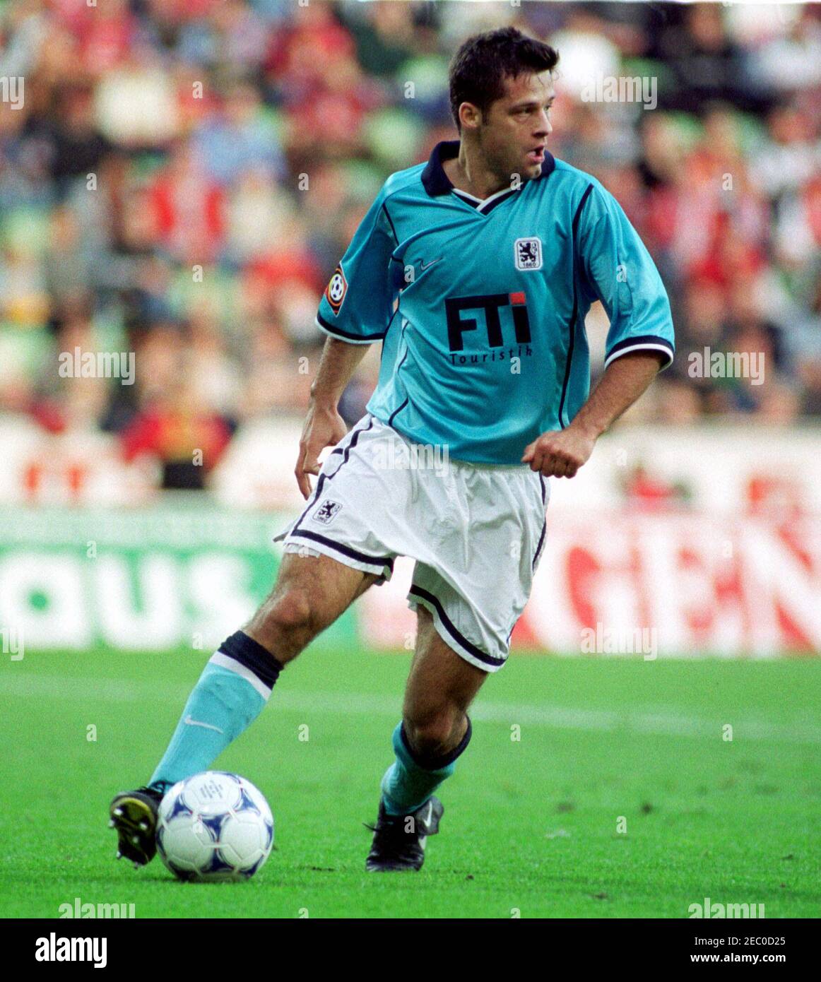 Leverkusen Deutschland 30,10.1999, Fußball: Bundesliga-Saison 1999/2000 Bayer 04 Leverkusen (B04, rot) gegen TSV 1860 München (TSV, blau) 1:1 - Filip TAPALOVIC (TSV) Stockfoto