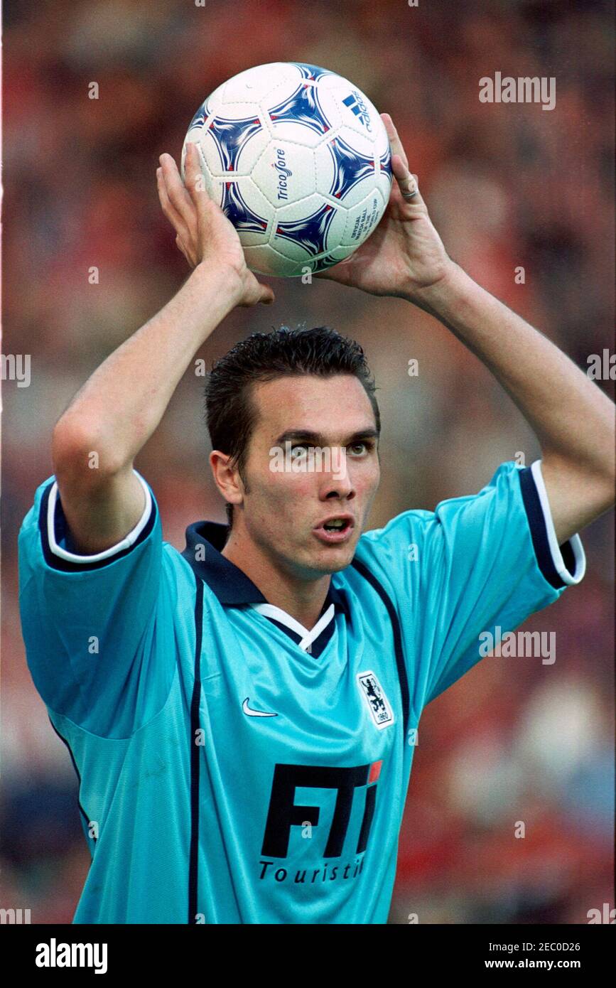 Leverkusen Deutschland 30,10.1999, Fußball: Bundesliga-Saison 1999/2000 Bayer 04 Leverkusen (B04, rot) gegen TSV 1860 München (TSV, blau) 1:1 - Martin STRANZL (TSV) Stockfoto