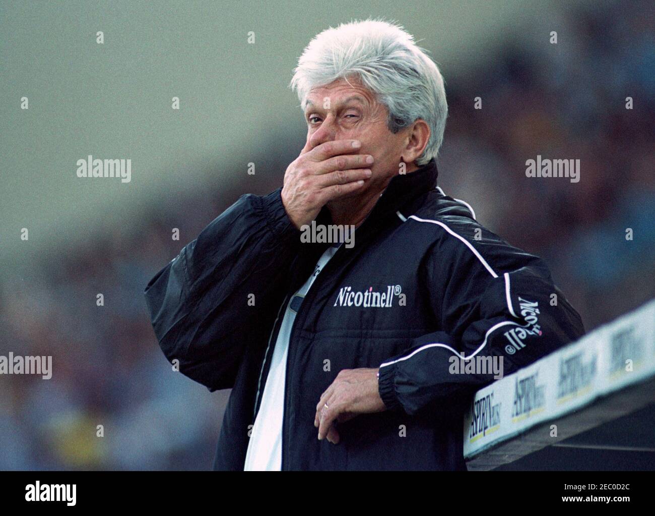 Leverkusen Germany30,10.1999, Fußball: Bundesliga-Saison 1999/2000 Bayer 04 Leverkusen (B04, rot) gegen TSV 1860 München (TSV, blau) 1:1 - Werner LORANT (TSV) Stockfoto