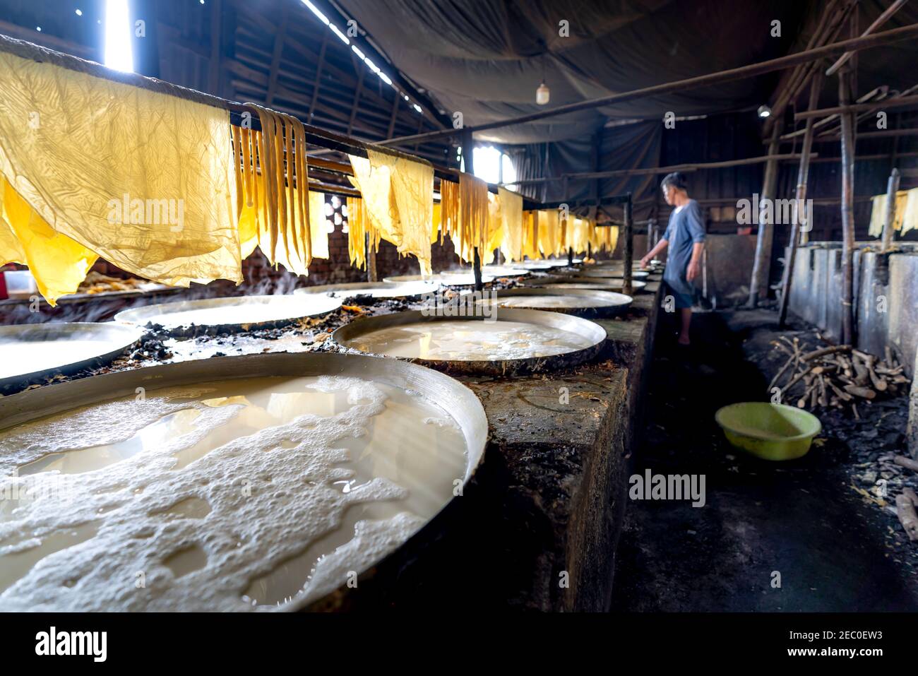 Tofu Dorf in My Hoa Gemeinde, Vinh Long Provinz, Vietnam - 7. Februar 2021: Tofu Fabrik in My Hoa Gemeinde, Vinh Long Provinz, Vietnam Stockfoto