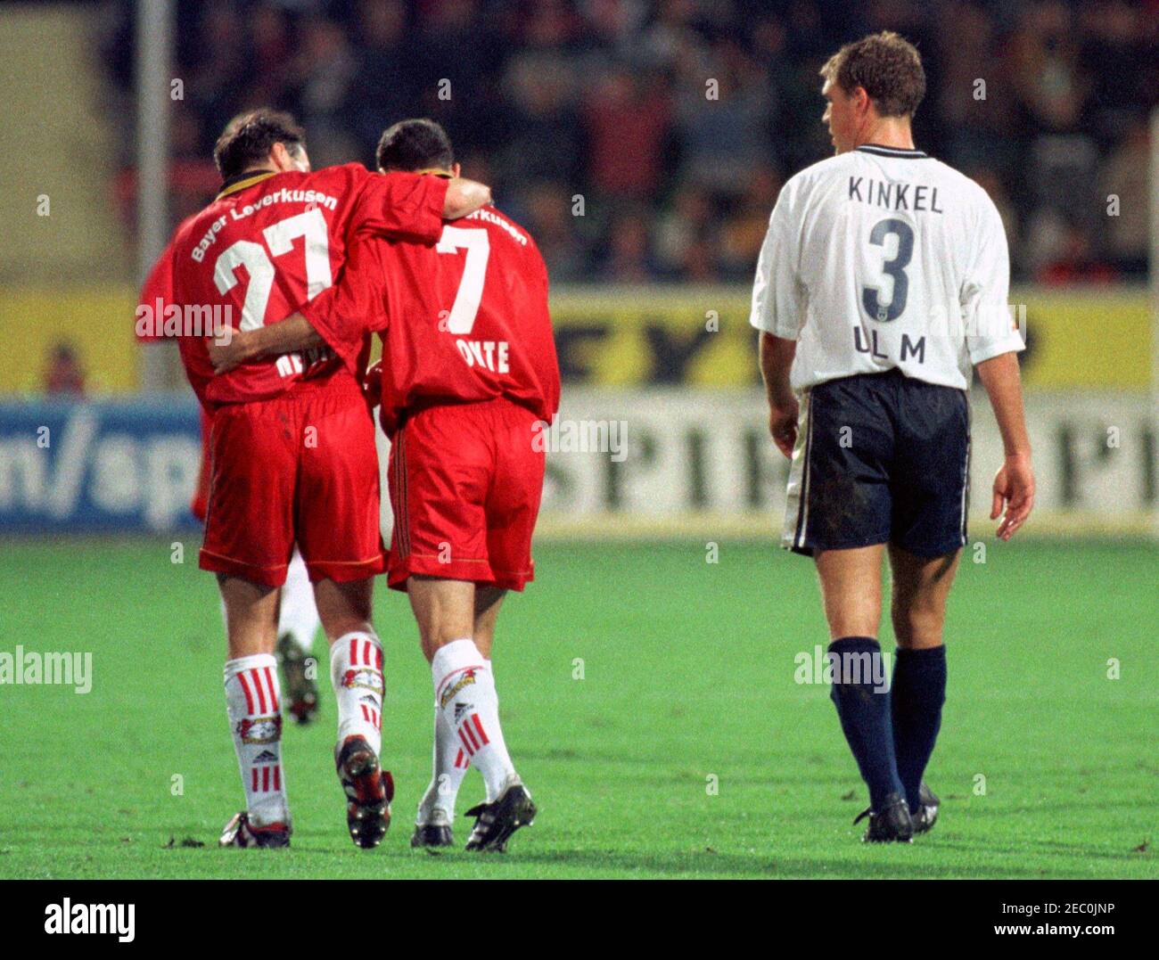 Leverkusen Deutschland 5,10.1999, Fußball: Bundesliga-Saison 1999/2000 Bayer 04 Leverkusen (B04, rot) gegen SSV Ulm (SSV, weiß) 4:1 - Robson PONTE, Oliver NEUVILLE (B04) Stockfoto