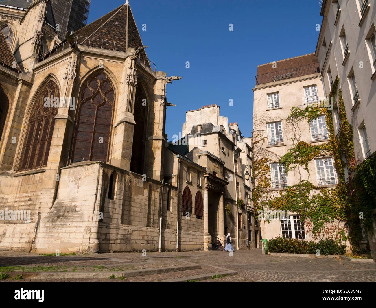 Rue des Barres, Paris. Diese alte Kopfsteinpflasterstraße hinter der Kirche Saint Gervais und Saint Protais stammt aus dem Mittelalter. Stockfoto