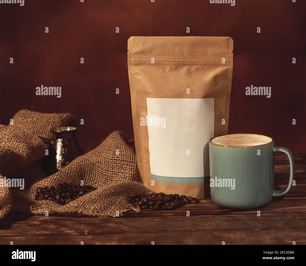 Stillleben mit Herz, Muffin und Kaffee Stockfoto