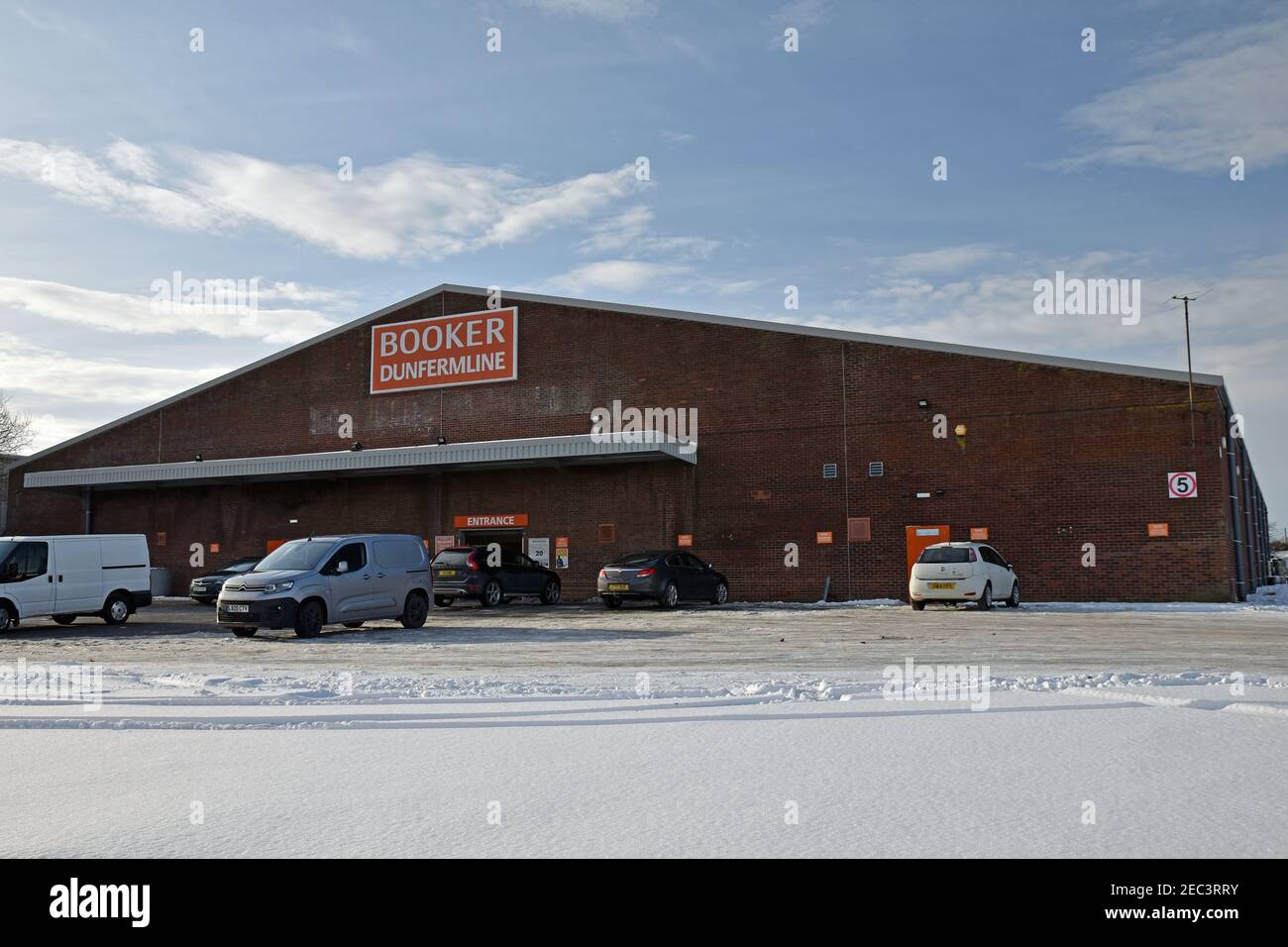 Außenansicht des Booker Wholesale-Geländes in Dunfermline, Fife, Schottland, Großbritannien Stockfoto