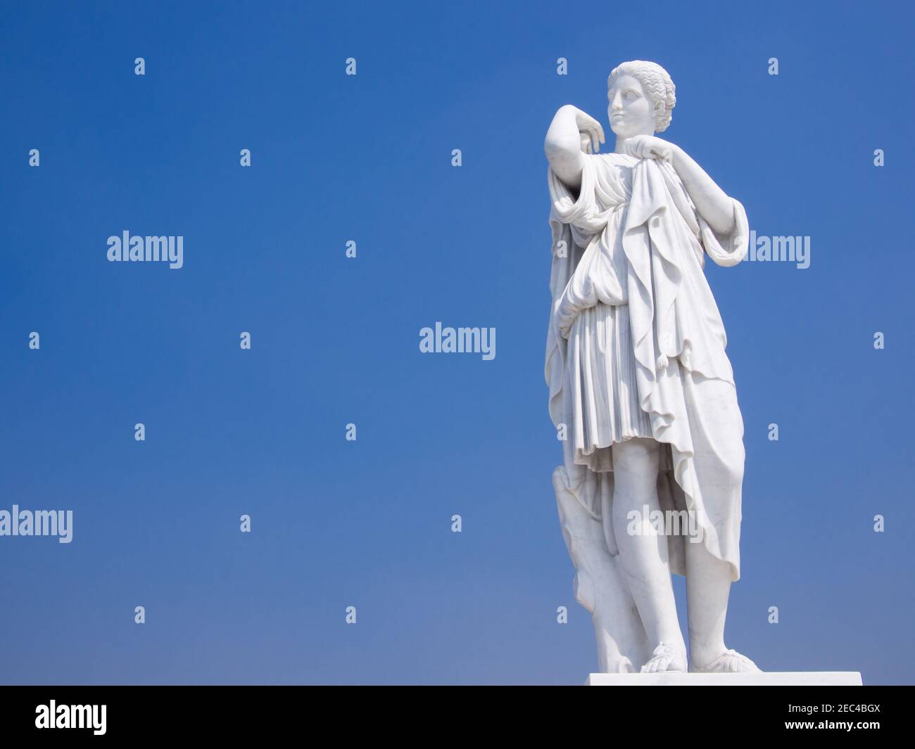 Statue der Artemis (Diana) auf der Brücke, die zum Chimei Museum in Tainan, Taiwan führt. Stockfoto