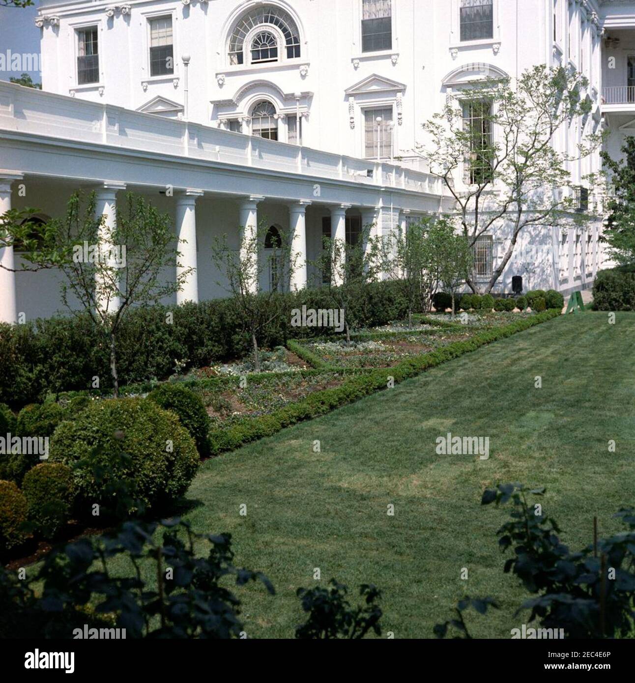 Rosengarten Rekonstruktion, Fortschritte Fotos. Blick auf den Rosengarten Baufortschritt entlang der West Wing Colonnade. White House, Washington, D.C. Stockfoto