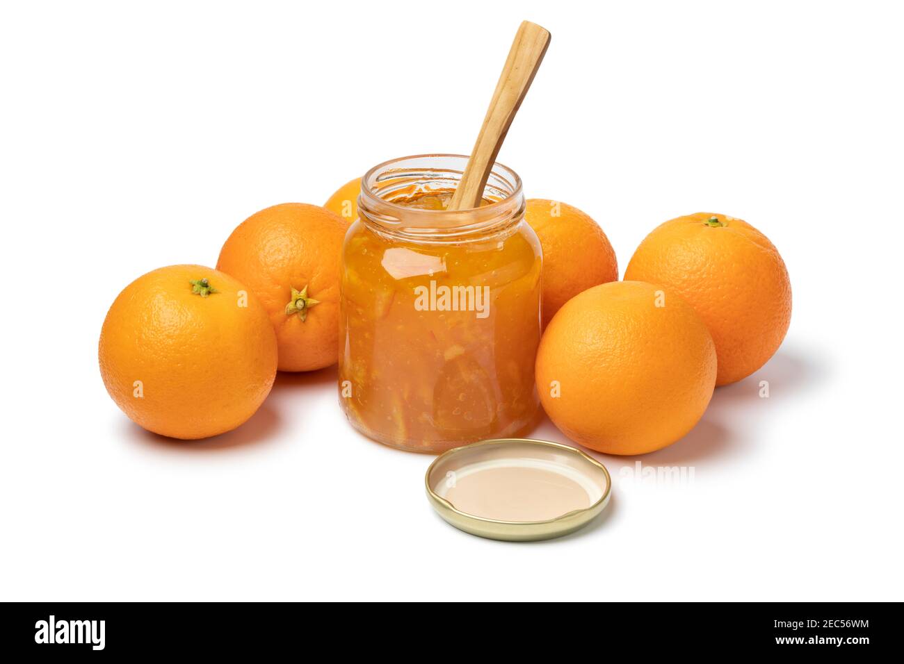 Hausgemachte Orangenmarmelade im Glas und frische Orangen in Der Hintergrund Stockfoto