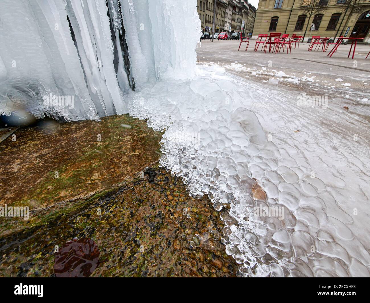 Meret oppenheim brunnen Fotos und Bildmaterial in hoher Auflösung Alamy