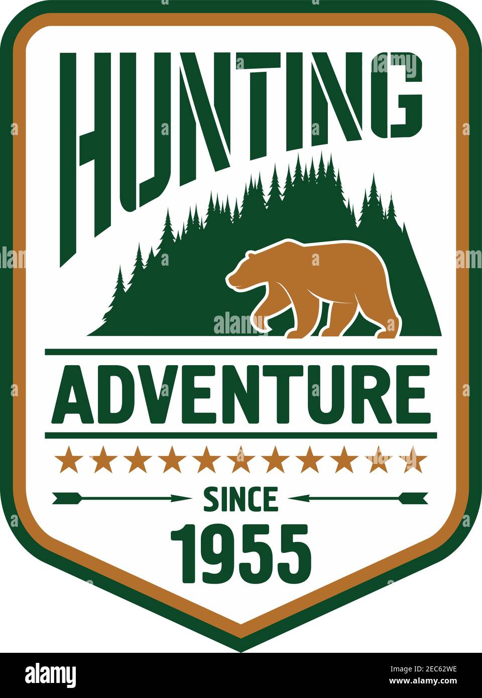 Jagd- und Outdoor-Adventure-Badge-Design mit Bär auf der Vorderseite von holzigen Bergen ergänzt durch Sterne, Pfeile und Gründungsdatum Stock Vektor