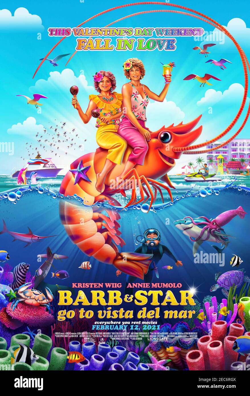 Barb und Star Go to Vista Del Mar (2021) Regie: Josh Greenbaum mit Kristen Wiig, Annie Mumolo, Jamie Dornan. Lebenslange Freunde begeben sich auf das Abenteuer ihres Lebens, wenn sie beschließen, ihre kleine Stadt im Mittleren Westen zum ersten Mal zu verlassen. Stockfoto