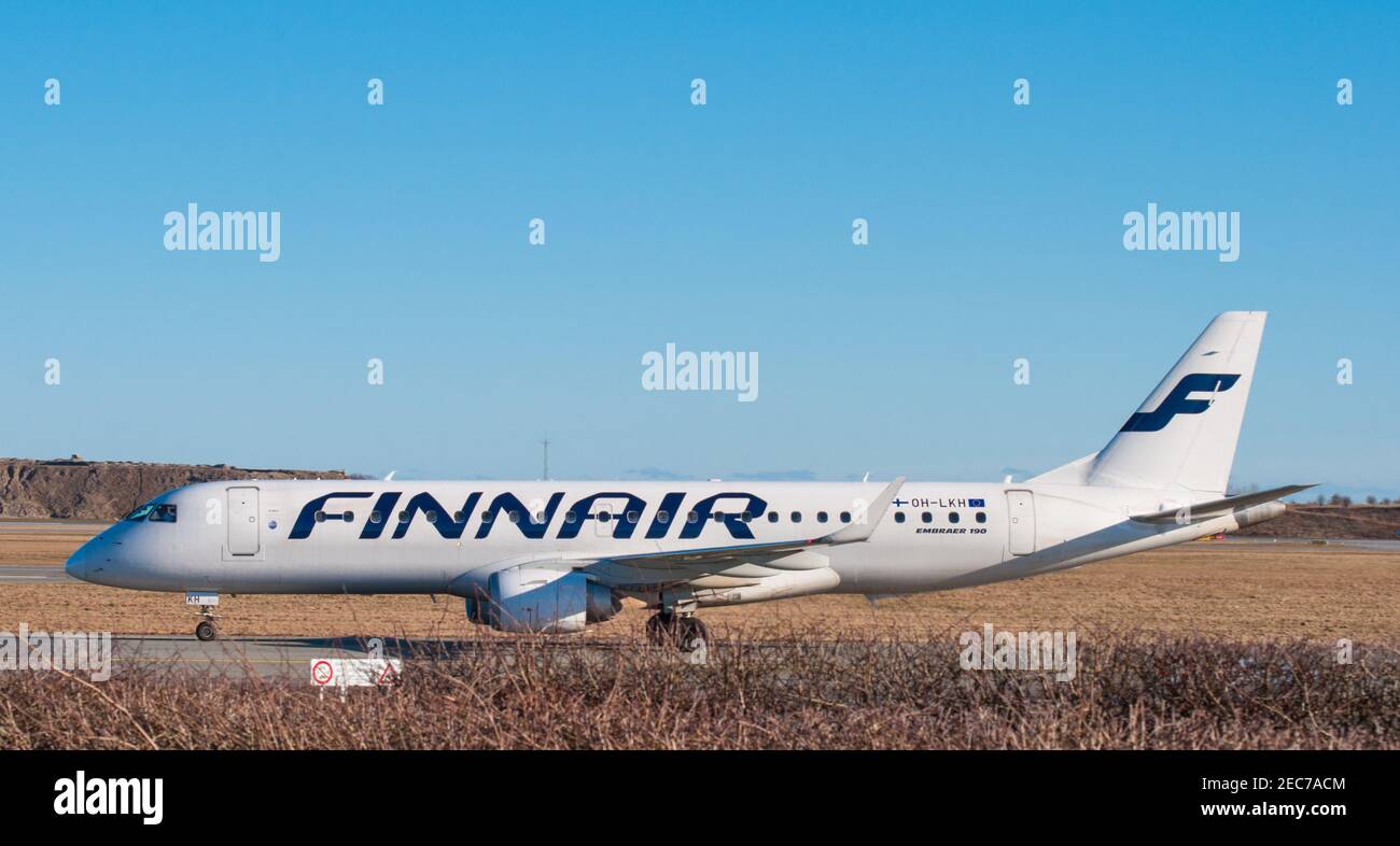 Kopenhagen Dänemark - März 17. 2018: Finnair Embraer 190 am Flughafen Kopenhagen Stockfoto