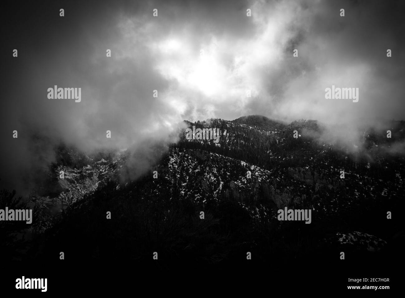 Clouded Mountain Range Stockfoto