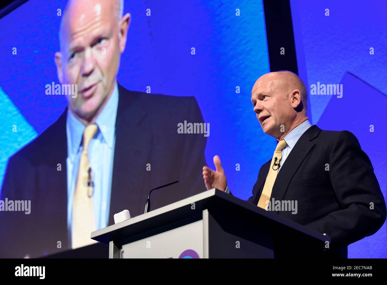 William Hague, der Lord Hague of Richmond, ist ein britischer konservativer Politiker und Lebenskollegen. Er vertrat Richmond, Yorkshire, als Parlamentsmitglied und war von 1997 bis 2001 Vorsitzender der Konservativen Partei. Von 2010 bis 2014 war er Staatssekretär für auswärtige Angelegenheiten und Commonwealth-Angelegenheiten und von 2014 bis 2015 Vorsitzender des Unterhauses. Stockfoto