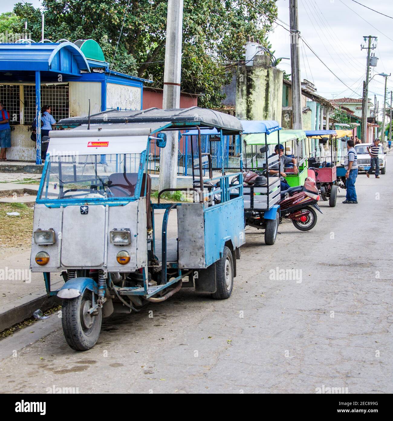 Linie von Motorrädern für die Abholung Passagiere., nachdem die kommunistische Regierung umgesetzt wirtschaftlichen Veränderungen, viele gingen in das Geschäft der Transportati Stockfoto