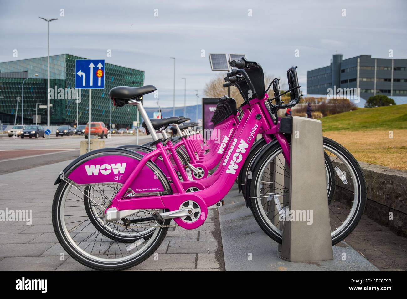 Reykjavik Island - Oktober 27. 2018: Wow Air Citybike Verleih in Downtown Reykjavik Stockfoto