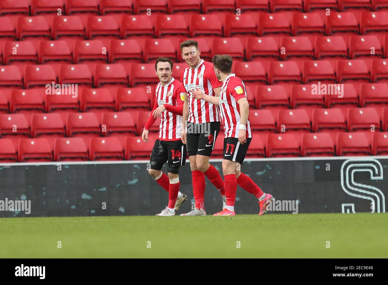 SUNDERLAND, ENGLAND. FEB 13th Charlie Wyke von Sunderland feiert sein viertes Tor während des Sky Bet League 1-Spiels zwischen Sunderland und Doncaster Rovers am Samstag, dem 13th. Februar 2021 im Stadion of Light, Sunderland. (Kredit: Mark Fletcher - MI News ) Kredit: MI Nachrichten & Sport /Alamy Live Nachrichten Stockfoto