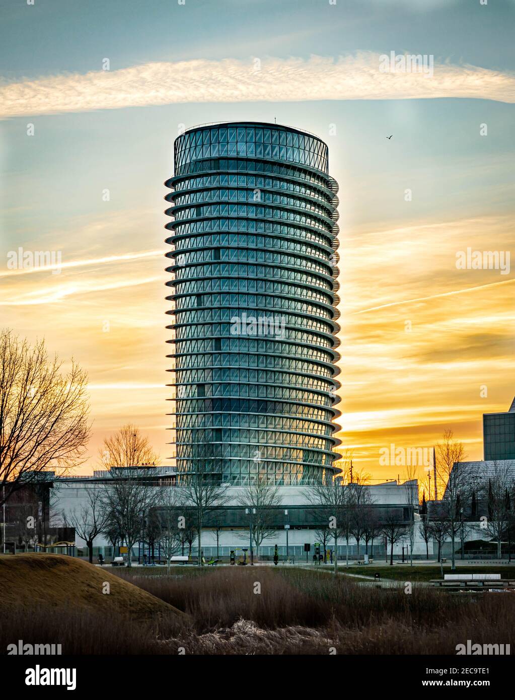 Sonnenaufgang mit Wasserturm im Wasserpark Stockfoto