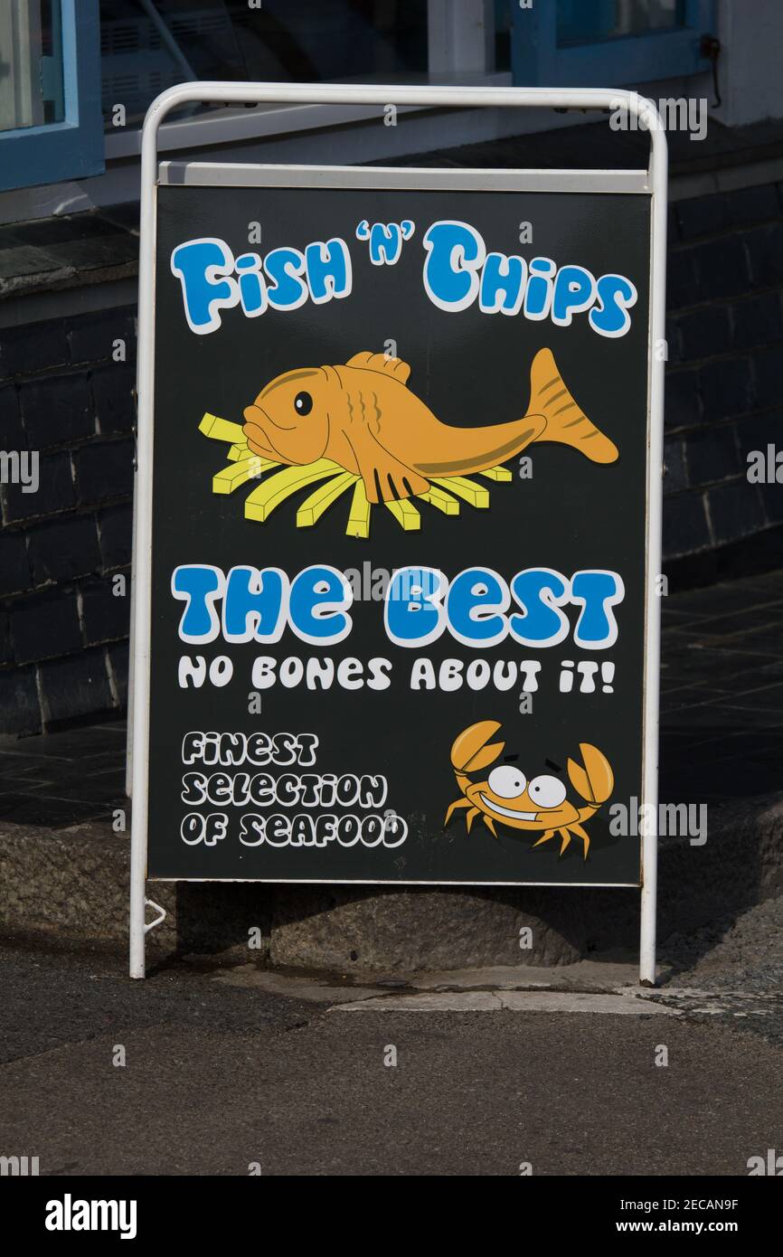 Schild des Fish and Chip-Geschäfts in St. Ives, Cornwall, Großbritannien Stockfoto