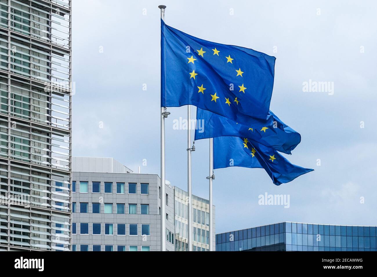 EU-Flaggen vor dem Berlaymont-Gebäude, Sitz der Europäischen Kommission, Brüssel, Belgien Stockfoto