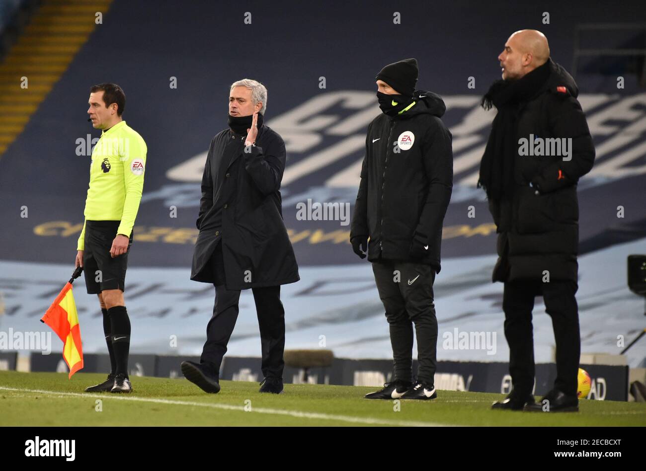 Tottenham Hotspur-Manager Jose Mourinho setzt beim Premier League-Spiel im Etihad Stadium in Manchester auf die Touchline. Bilddatum: Samstag, 13. Februar 2021. Stockfoto