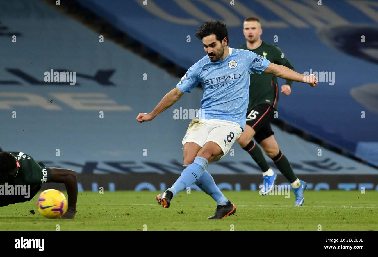 Ilkay Gundogan von Manchester City erzielt im Premier League-Spiel im Etihad Stadium, Manchester, das dritte Tor des Spiels. Bilddatum: Samstag, 13. Februar 2021. Stockfoto