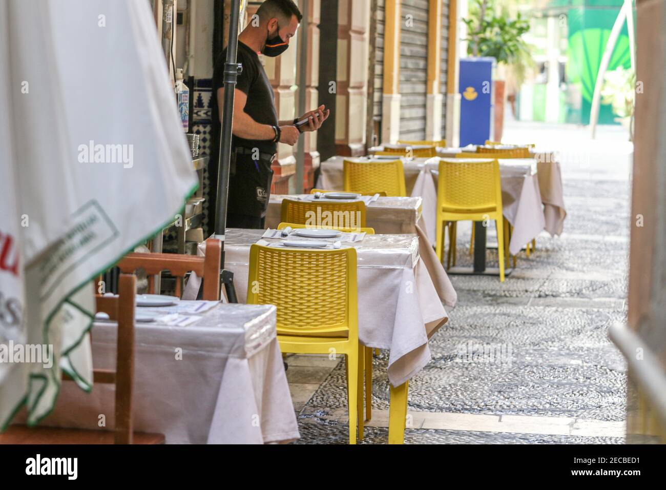 13. Februar 2021: 13. Februar 2021 (Malaga) Malaga öffnet wieder den Zeitplan für Geschäfte und Hotels bis 6 Uhr, aber mit Einschränkungen aufgrund der Krise des Covid 19 Quelle: Lorenzo Carnero/ZUMA Wire/Alamy Live News Stockfoto