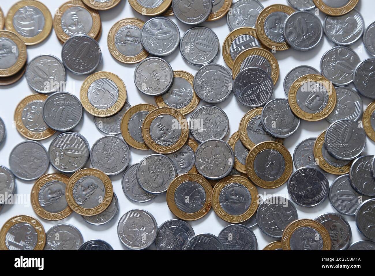 Gruppe von Echtgeld-Münzen aus brasilien - Wirtschaft und Finanzen Stockfoto