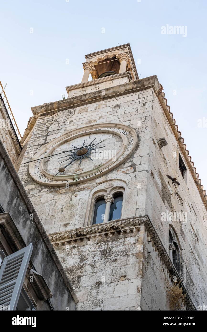 Glockenturm Blick auf die Kirche unserer Dame in alten Split Stadt in Kroatien Stockfoto