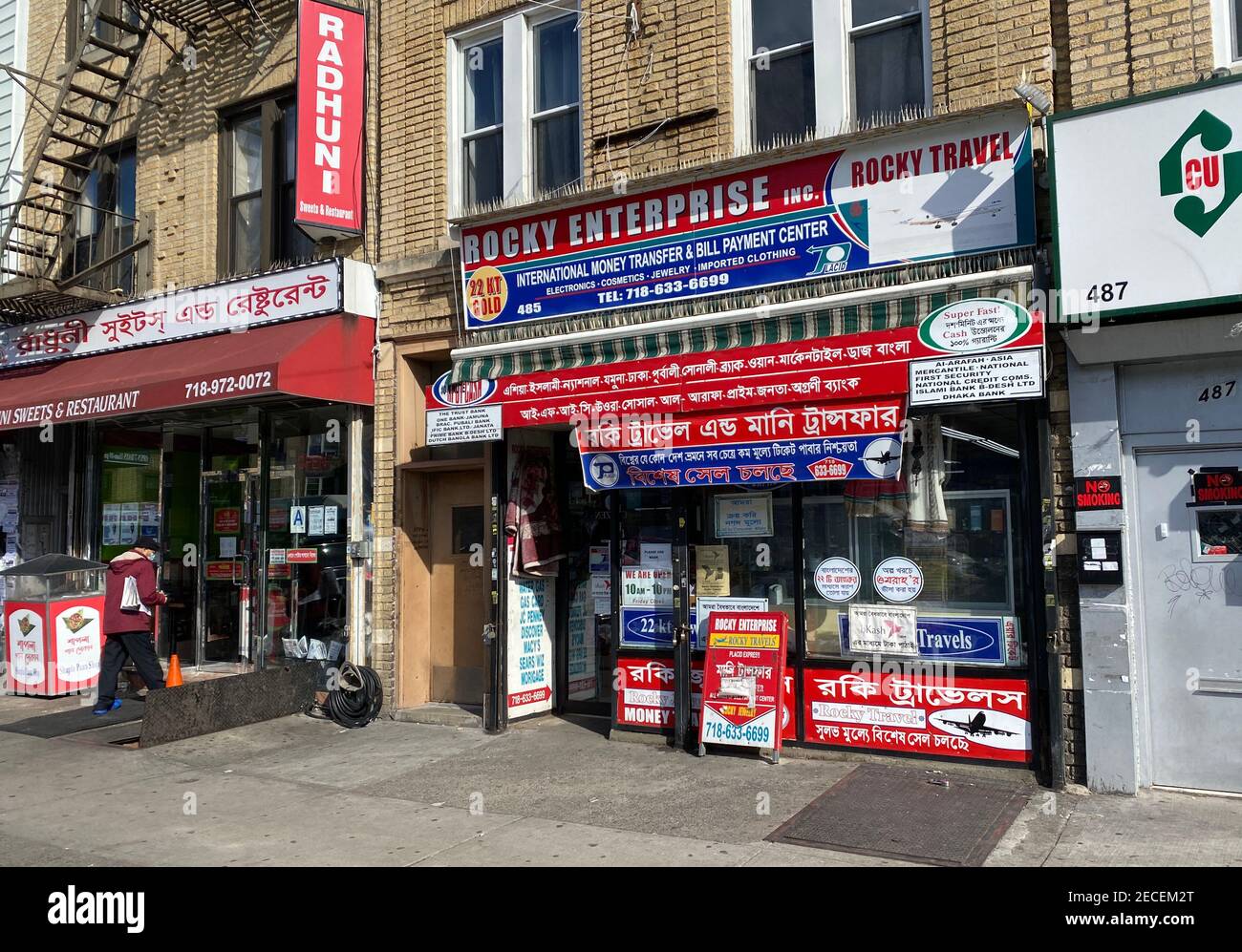 Internationaler Geldwechsel und Rechnungszahlungszentrum an der McDonald Avenue in 'Little Bangladesh', einem Teil des Kensington-Viertels in Brooklyn, Stockfoto