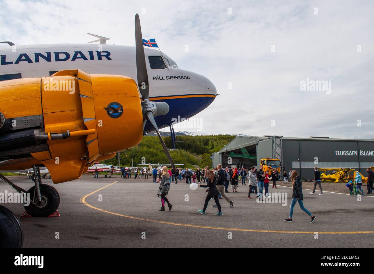 Akureyri Island - Juni 20. 2015: Icelandair Douglas C47 (DC3) Flugzeug auf einer lokalen Airshow im akureyri Flughafen Stockfoto