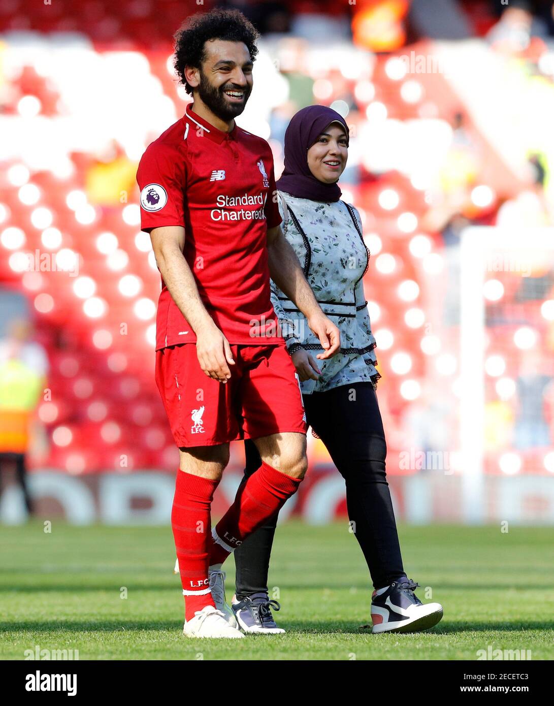 Liverpools Mohamed Salah Mit Frau Sterndeuter Nach Der Premier League Match In Liverpool Liverpool Stockfotografie Alamy