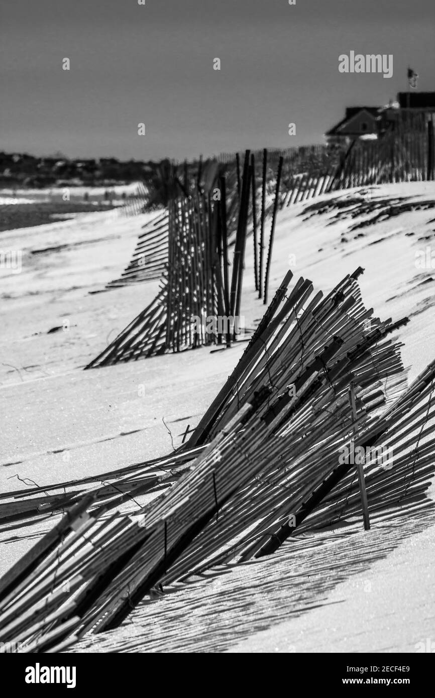 Strand Sand Zäune im Winter Stockfoto