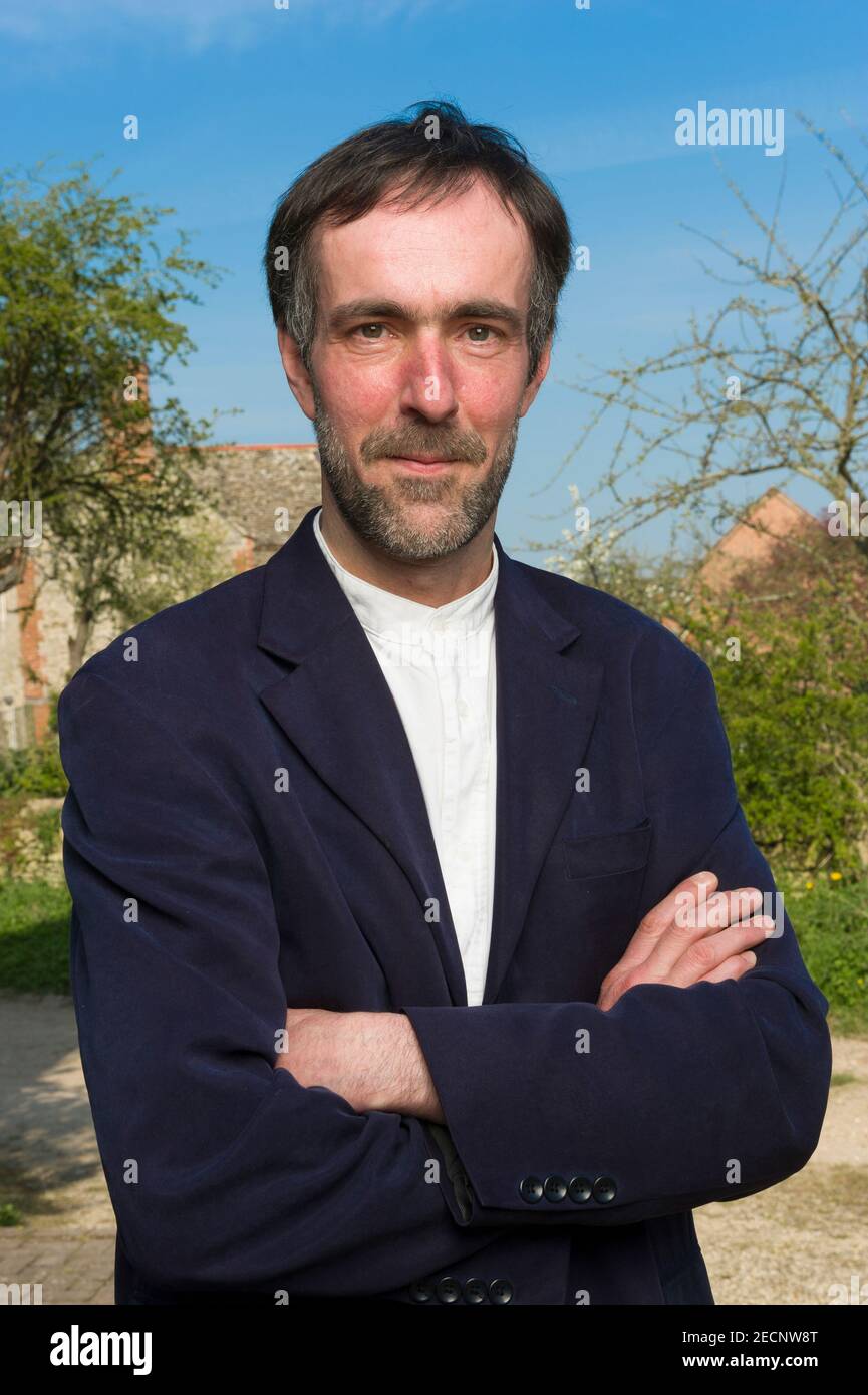 Graham Macdonald Robb FRSL, ein britischer Autor und Kritiker, der sich auf französische Literatur spezialisiert hat, fotografiert in seinem Haus in der Nähe von Oxford, Oxfordshire, Großbritannien. 23 April 2010 Stockfoto