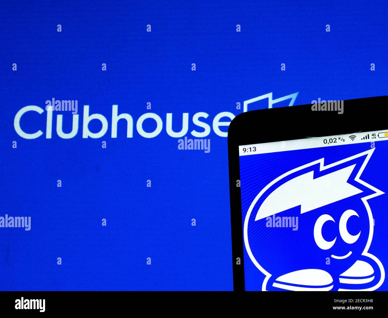 In dieser Abbildung ist ein Clubhouse Social Media Logo Auf einem Smartphone angezeigt Stockfoto