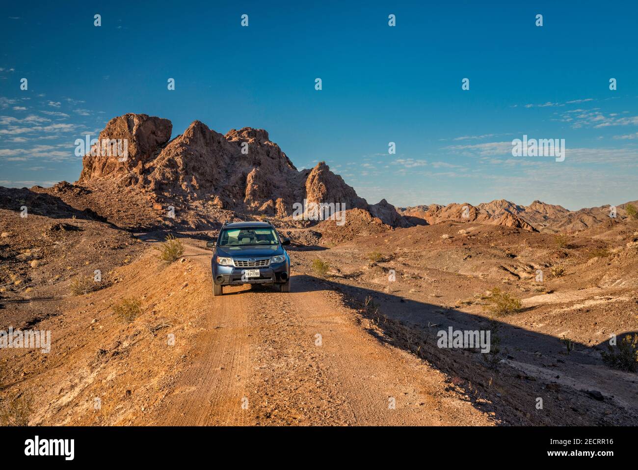 SUV, Railroad Canyon Road, Picacho State Recreation Area, Sonoran Desert, in der Nähe von Yuma, Kalifornien, USA Stockfoto