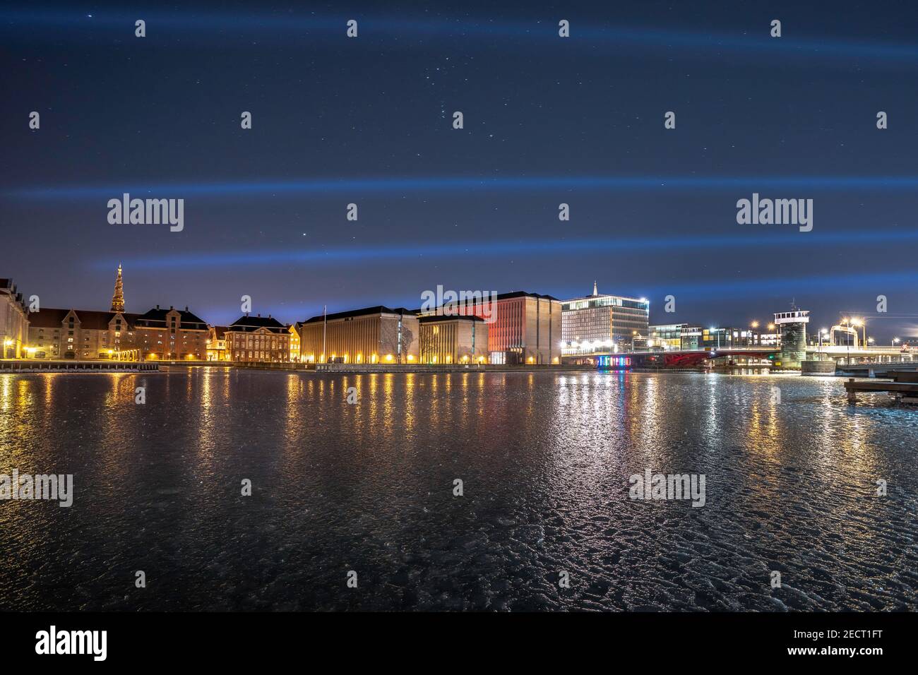 Kopenhagen Lichter Festival bei Nacht mit gefrorenen Kanal, Dänemark Stockfoto