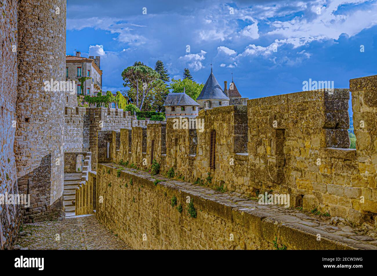 Verteidigungsmauern der historischen Burg von carcassonne in südfrankreich. Stockfoto