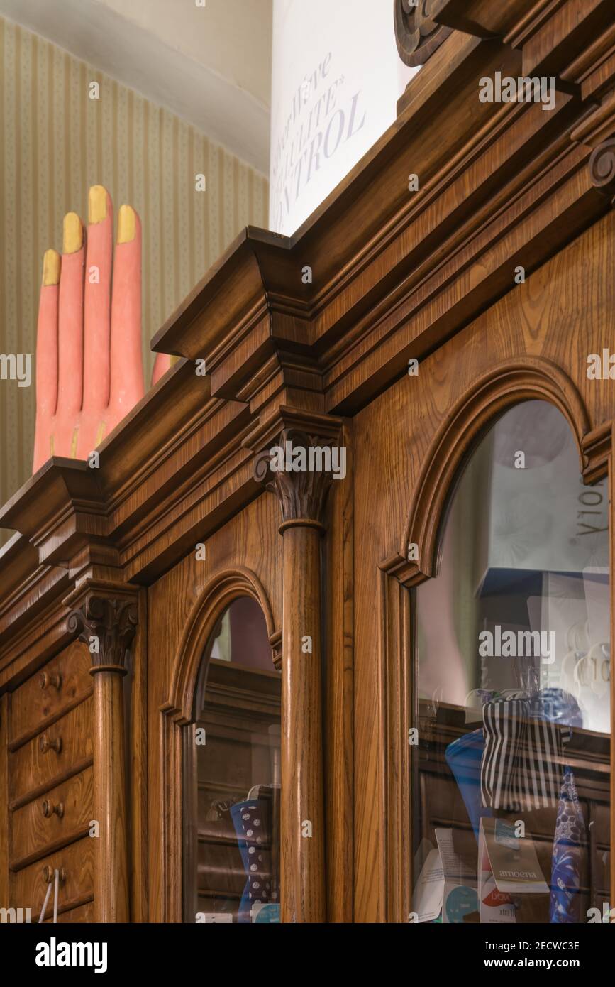 Wien Mariahilfer Straße, Bandagist Anderle. historische Geschäftseinrichtung Stockfoto