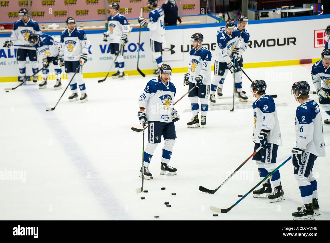 Malmoe, Schweden. 13th, Februar 2021. Hannes Bjorninen (24) aus Finnland gesehen in der Beijer Hockey Games 2021 Spiel zwischen Finnland und Tschechien in der Malmoe Arena in Malmoe. (Foto: Gonzales Photo - Joe Miller). Stockfoto