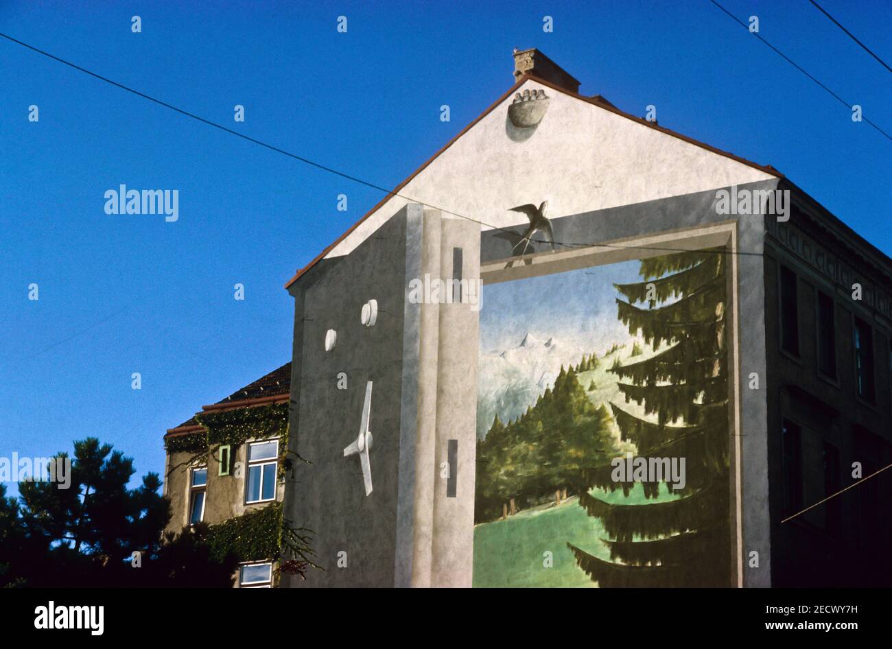 Wien, Johnstraße, Außenwerbung auf einer Feuermauer für eine Bank Stockfoto