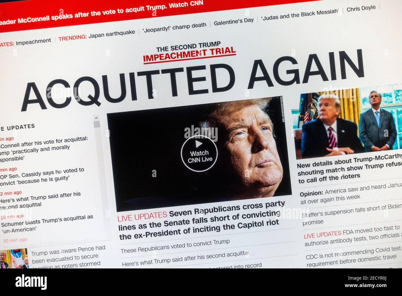 CNN-Screenshot mit aktuellen Nachrichten, in denen Präsident Donald Trump am 13th. Februar 2021 "freigesprochen" wird. Stockfoto