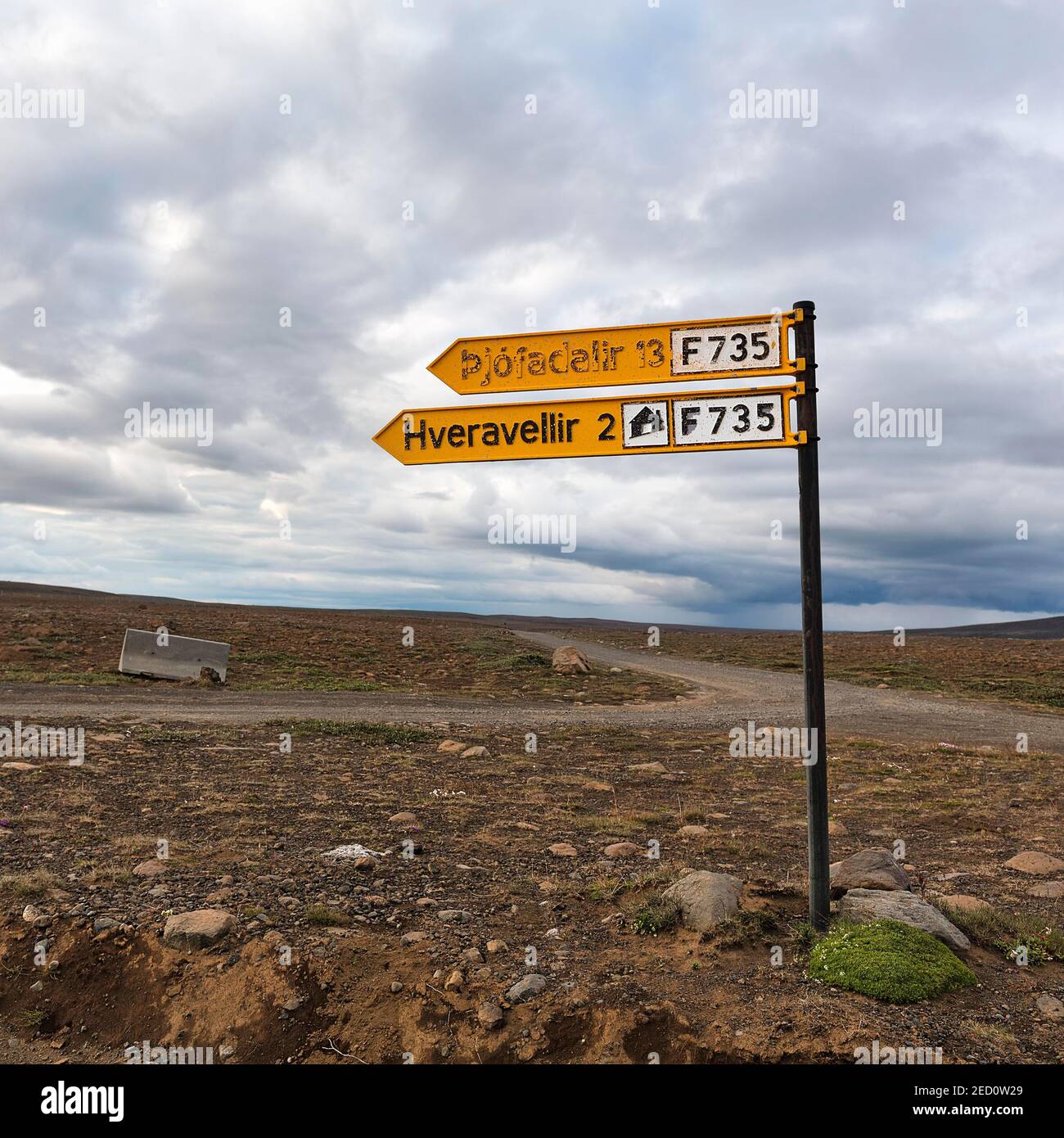 Wegweiser nach Hveravellir mit Piktogrammhütte, Vulkanwüste, Schotterstraße F735, Pjofadalavegur, Kjalvegur, Hochland, Island Stockfoto