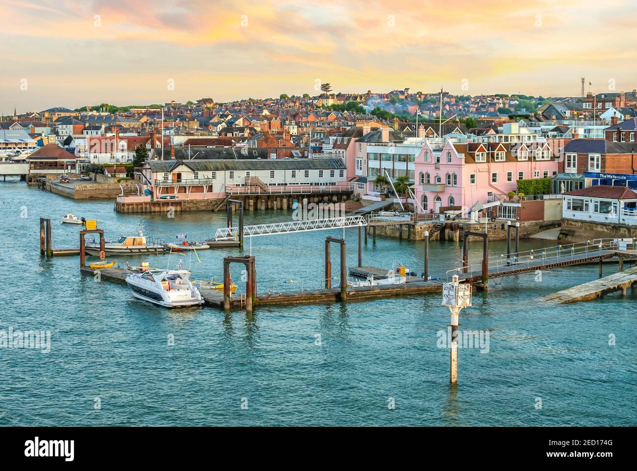 Blick über den Hafen von Cowes auf der Isle of Wight, Südengland Stockfoto