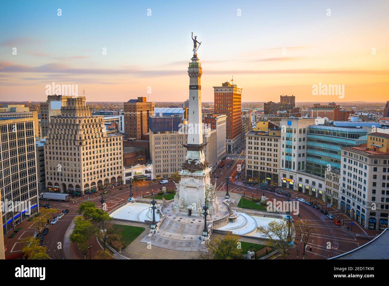 Indianapolis, Indiana, USA Skyline über Monument Circle in der Abenddämmerung. Stockfoto