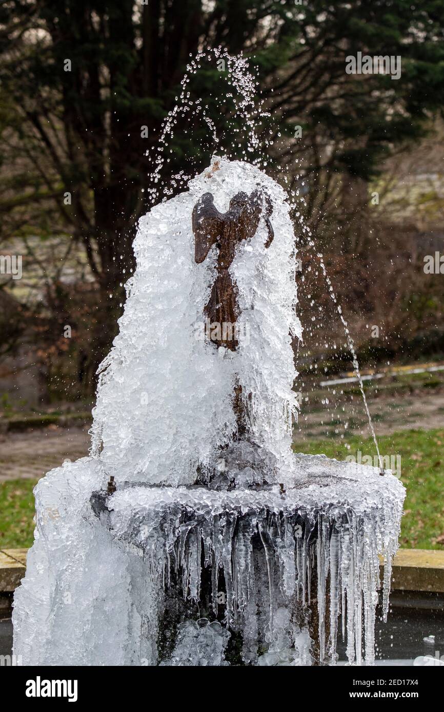 Der Frozen Angel Gartenwasser verfügen über Lancashire UK als eiskalt Die Temperaturen im Nordwesten Englands erreichten Rekordwerte Unter Freeziing Februar Stockfoto