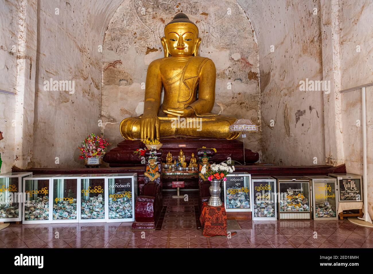Sitzender buddha im Manuha Tempel, Bagan, Myanmar Stockfoto