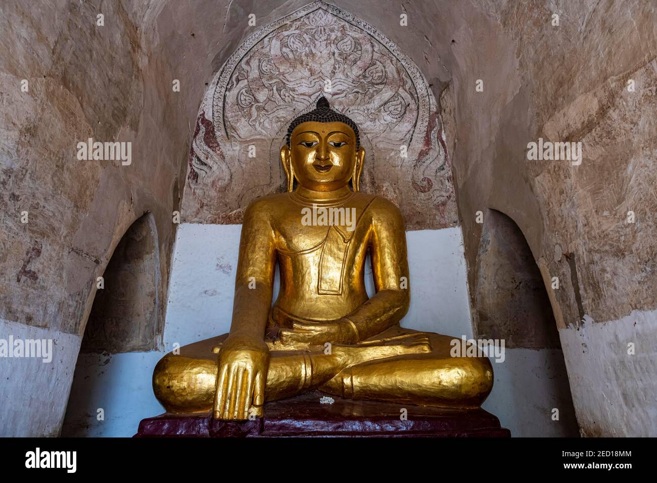 Sitzender buddha im Manuha Tempel, Bagan, Myanmar Stockfoto
