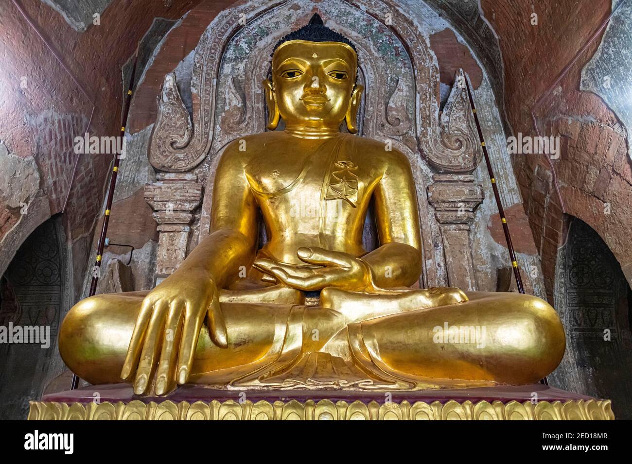 Sitzender buddha, Dhammayan Gyi Tempel, Bagan, Myanmar Stockfoto